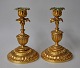 Paar 
französische 
Leuchter, 
vergoldet, 19. 
Jahrhundert. 
Mit Laub 
verziert. Höhe: 
18 ...