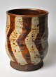 Dänischer 
Künstler (20. 
Jahrhundert): 
Vase. Steingut. 
Braun glasiert. 
Unterzeichnet. 
H: 15 cm.