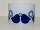Bing & 
Grondahl, grey 
pot with blue 
birds.
Decoration 
number 
1911/6020.
Produced 
between ...