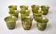 10 chinesische 
Jadetassen, 
gr&uuml;ne Jade 
des 20. 
Jahrhunderts. 
H&ouml;he: 3,2 
cm.