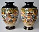 Paar 
handbemalte 
Satsuma-Vasen, 
Japan des 20. 
Jahrhunderts. 
Polycrome 
Dekoration mit 
Frau vor ...