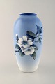 Royal 
Copenhagen vase 
with floral 
motif. Dated 
1962.
1st factory 
quality.
In very good 
...
