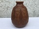 Keramikvase, 
braune Glasur, 
23cm hoch, ca. 
15 cm 
Durchmesser, 
signiert: Alma 
Denmark. * 
Guter ...
