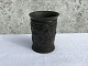 Just Andersen Tasse aus Disco-Metall, 11 cm hoch, 9 cm Durchmesser, Reliefmotiv mit Blumen und ...