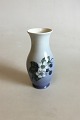 Royal 
Copenhagen Art 
Nouveau Vase No 
288/2289. 
Measures 18 cm 
/ 7 3/32 in.