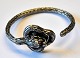 Gedrehtes 
Silberarmband, 
verziert mit 
Drachen, 20. 
Jahrhundert - 
Wohl - Chinese. 
Innenmaße: 6 
...