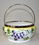 Obstschale aus 
Opalglas mit 
Emailledekoration 
mit ...