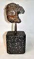 Galschiot, Jens (1954 -) Dänemark: Fragment. Bronze. Skulptur. Auf dem Sockel der Terrasso. ...