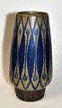Toft, Thomas 
(1930 - 2015) 
D&auml;nemark: 
Vase. Mit 
grauer und 
blauer Glasur 
im Muster. 
Signiert ...