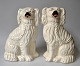 Paare Straffordshire-Pudel-Hunde, England des 19. Jahrhunderts. König Charles Spaniels. Mit ...