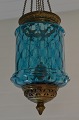 Blaue Ampel mit Messingbefestigung, Höhe 43 cm. ( 66 )cm. Breite 25 cm. Tadelloser  Zustand. ...