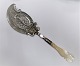 Jürgens. 
Silberbesteck 
(830). 
Angelspaten mit 
Perlmuttschaft. 
Länge 32 cm. 
Produziert von 
1840 - ...