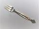 Georg Jensen. 
Königin. 
Kuchengabel . 
Sterling (925). 
Länge 14,2 cm.