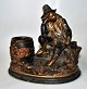 Italienische 
bemalte 
Terrakotta-
Figur eines 
sitzenden 
Jungen, Oval 
aus dem 19. 
Jahrhundert. 
...