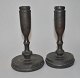 Paar dänische gedrehte Kerzenhalter aus dem 19. Jahrhundert, runde Sockel. H .: 18 cm.Wirklich ...