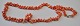 Halskette aus hellroter Koralle, ca. 1900. Länge: 64 cm.