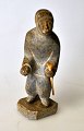 Grönländische 
Specksteinfigur, 
20 Jh. 
Stehender Mann. 
Unterzeichnet. 
OL FRH - 
Frederikshåb. 
H: ...