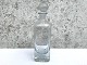 Glaskaraffe, 
glatt mit 
Luftblasen in 
Stopfen und 
Boden, 29 cm 
hoch, 8 cm 
breit * 
Perfekter 
Zustand *