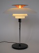 Tischlampe PH 80 aus Opalacryl und Chrom. Dänisches Design anlässlich des 80. Geburtstages von ...