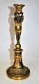 Empire 
Kerzenhalter 
aus vergoldetem 
Bronze, ca. 
1800. Runder 
Fuß mit 
Palmetten. 
Fußstück mit 
...
