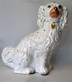 Große 
Staffordshire 
Hund Fayence 
Figur, ca. 1840 
England.