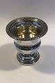 Dunkirk 
Silversmiths 
Inc Sterling 
Silver Beaker 
No 186 Measures 
H 6.5 cm (2½ 
in) Weight54.2 
gr/ ...