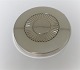 Georg Jensen. 
Pulverbox aus 
Sterlingsilber 
(925). Design 
Sigvard 
Bernadotte. 
Modell 278. ...