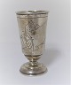 Russischer 
Silberbecher 
(84). Höhe 8 cm