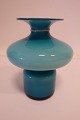 Carnaby Vase von Holmegaard / Fyns Glasværk, 
Dänemark
Türkis blau mit Innenseite aus opal weiss glas
Design: Per Lütken (1916-1998)
Produciert: 1968 - 1976
H: 15,4cm