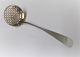 Deutschland. 
Silber Zucker 
Löffel (800). 
Länge 16,5 cm.