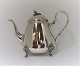 V. Christesen. 
Silber 
Teekanne. 
(830). Höhe 17 
cm. ...