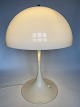Panthella Tischlampe aus Opalacryl und Chrom. Dänisches Design von Verner Panton im Jahr 1971. ...