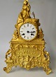 Französisch vergoldeten Kamin Uhr, ca. 1830. Top Figur in Form einer jungen Frau mit Brief. An ...
