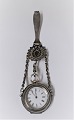 Silber Damen Taschenuhr. (800) mit schönem Silberhalter. Die Uhr funktioniert. Produziert ...