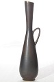 CARL-HARRY 
STALHANE 
(1920-1990) FÜR 
RÖRSTRAND 
SCHWEDEN. VASE 
IN STEINZEUG 
MIT GLASUR IN 
...