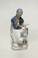 Bing & Grøndahl 
Figur af Pige 
med en gedebuk 
No 2180. Måler 
19 cm. Spidsen 
af det ene horn 
er ...
