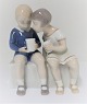 Bing & 
Grøndahl. 
Porcelænsfigur. 
Dreng og pige. 
Model 2175. 
Højde 14 cm. (1 
sortering)