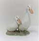 Königliches 
Kopenhagen. 
Porzellanfigur. 
Enten. Modell 
2128. Höhe 14 
cm. (1 Wahl)