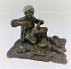 Wiener 
Bronzefigur. 
Vorstellen 
arabischer 
Schuhmacher. 
Höhe 7 cm. 
Länge 8,5 cm