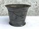 Just Andersen, Vase aus Disko-Metall D108, 15,5 cm Durchmesser, 12 cm hoch, mit Vögeln verziert ...