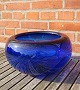 Holmegaard dänisch Kunstglas, elegante und grosse Provence Glasschale aus dunkel-blau Glas. ...