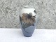 Royal 
Copenhagen, 
Vase mit roter 
Blume 
#2680/47E, 18cm 
hoch, 11cm 
Durchmesser, 1. 
Klasse ...