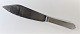 Georg Jensen. 
Pyramidenbesteck.
 Sterling 
(925). 
Kuchenmesser. 
Länge 25cm.