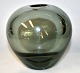 Holmegård runde Glasvase, 1957, Dänemark. Rauchiges Glas. Unterzeichnet. H.: 12cm. Durchmesser: ...