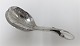 Georg Jensen. 
Silber streuer 
(830). Entwurf 
37. Hergestellt 
1923. Länge 14 
cm.