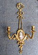 Französische Wandapplikation aus vergoldeter Bronze, Stil Louis XVI, 19. Jh. Mit Plakette der ...