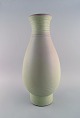 Bo fajans, 
Sweden. Large 
vase in glazed 
ceramics. 
Grooved design, 
1960s.
Measures: 46.5 
x 21 ...