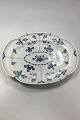 Meissen Large 
Plain Dish with 
bue decoration. 
Measures 47,5 
cm x 36 cm / 18 
45/64 in x 14 
11/64 ...
