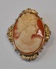 Camè, 19. 
Jahrhundert mit 
Goldrahmen. 
Italien. 3,8 x 
3,5 cm. Mit 
Nadel. Gewicht: 
4,7 ...