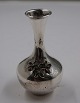 Schöne und gepflegte kleine mollige Vase, verziert mit vierblättrige Kleeblätte, aus 925 Silber ...
